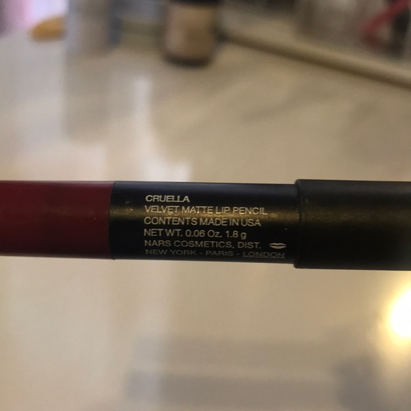 NARS Cruella Velvet Matte Lip Pencil - Picture 2 of 4